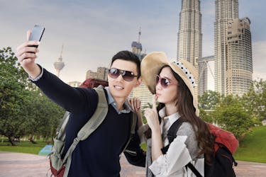 Petronas Tower skip-the-line tickets and free city tour with dinner and dance show
